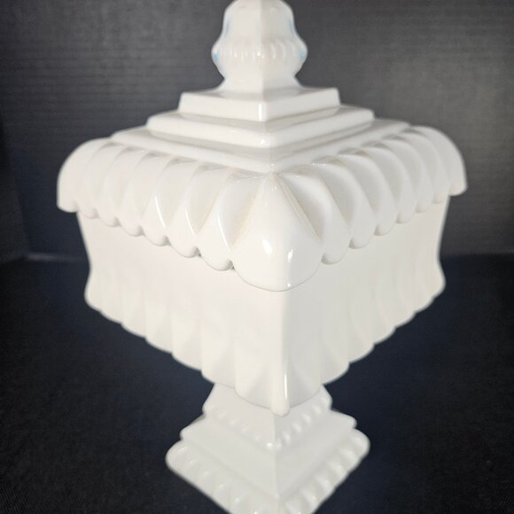 Large Vintage Westmoreland Wedding Milk Glass Covered Pedestal Candy Dish - Picture 1 of 12